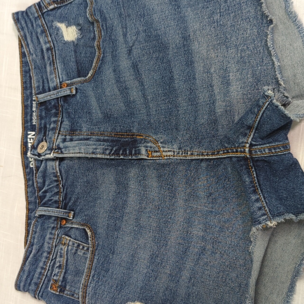 Denizen Levi's high-rise shorts, jean denim cut offs, women's size 10 / 30 - Picture 3 of 15